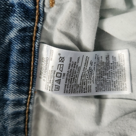 Old Navy Boyfriend Distressed Jean Shorts 6 - Picture 6 of 6